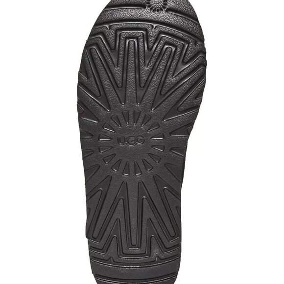 UGG® Men\'s Neumel Suede Chukka Boots main image 4